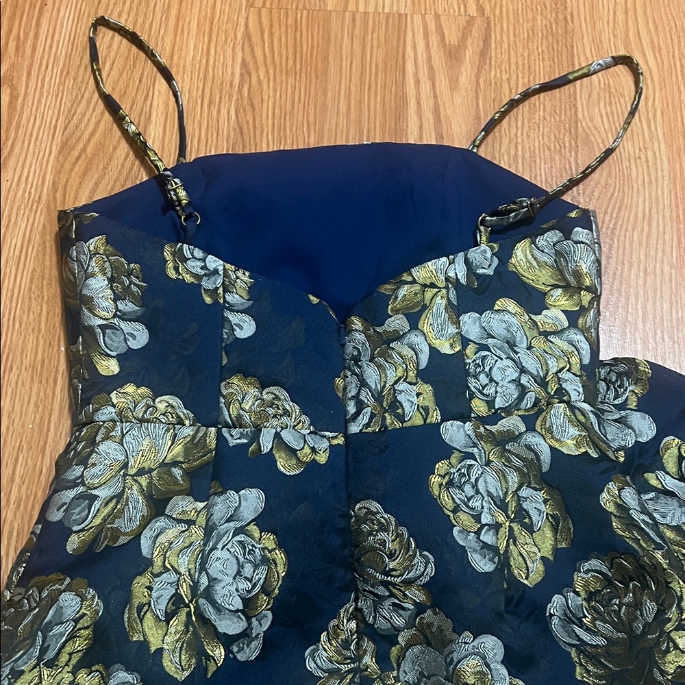 Hutch (Anthropologie) cocktail Dress in blue with gold and silver floral design - Picture 3 of 4